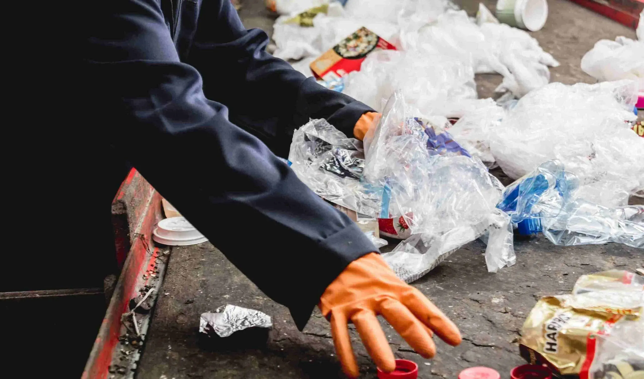 La lunga crisi del riciclo della plastica